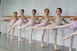 Baletn kurzy pro dti: I vy mete mt doma malou baletku - fotografie 1